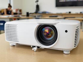 Školní projektory si zaslouží prázdninový restart!